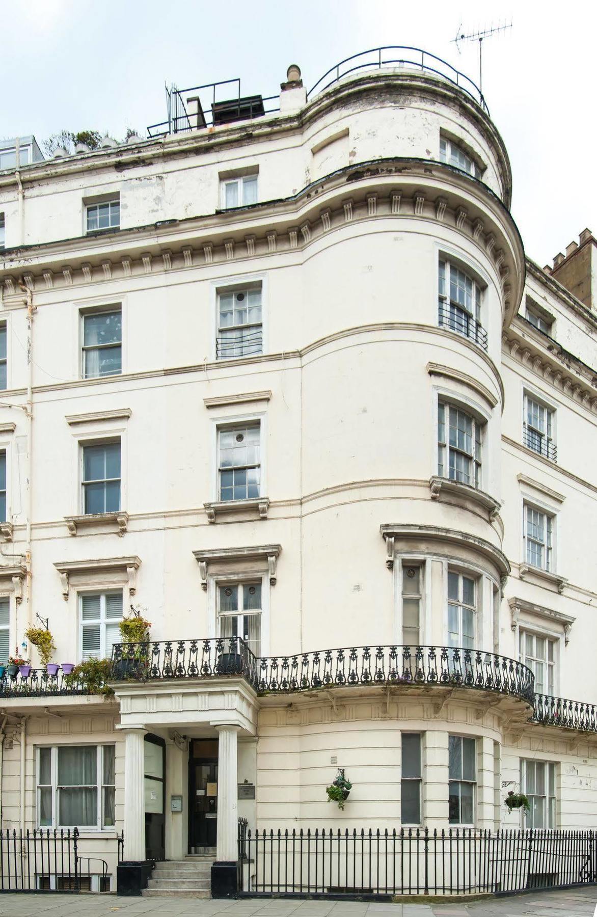 The Crescent Hyde Park Hotel London Exterior photo